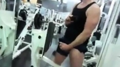 masturbandose en el gym